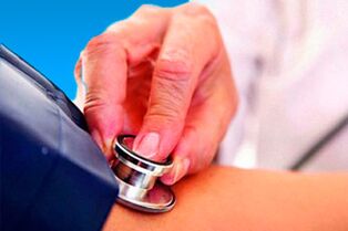 Měření krevního tlaku pro diagnostiku hypertenze